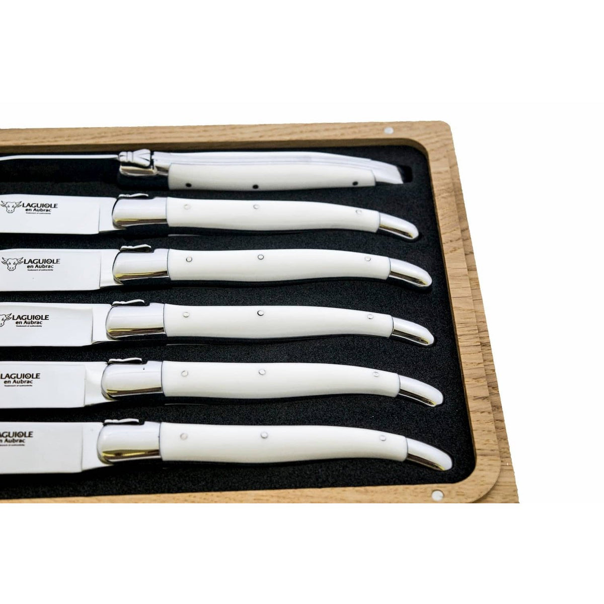 Laguiole en aubrac Steak Knives 12 cm With White Corian Handle 6 pcs Set Laguiole en Aubrac 62C99BNI