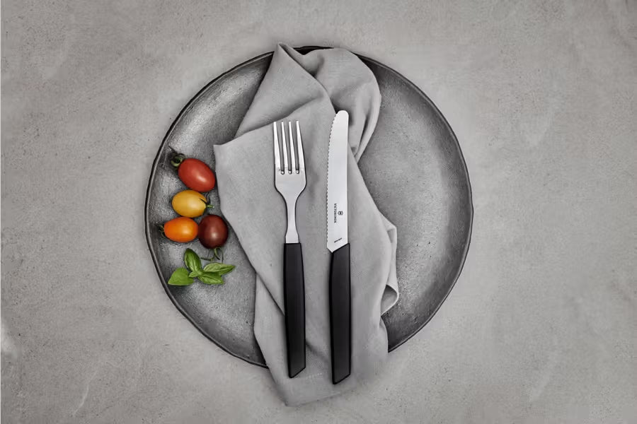 Victorinox Μαχαίρι κουζίνας 11 εκατ. στρογγυλό, οδοντωτό, μαύρο Swiss Modern 6.9003.11W
