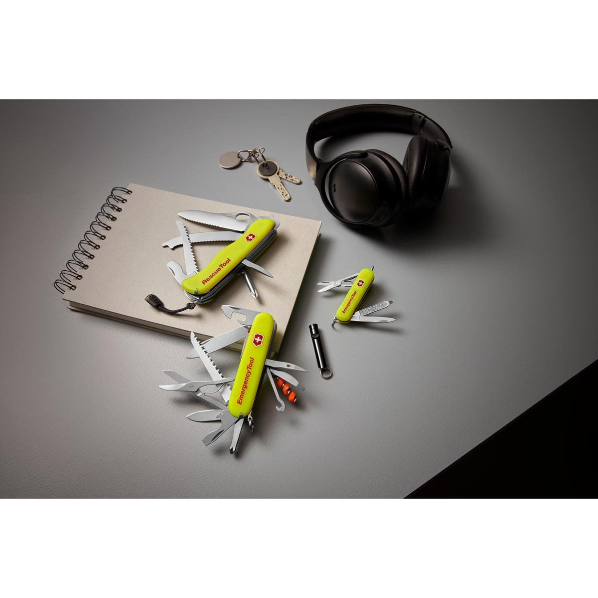 Victorinox Signature Lite Emergency Tool Swiss Army Multitool 58 mm 8 Functions Yellow Luminescent