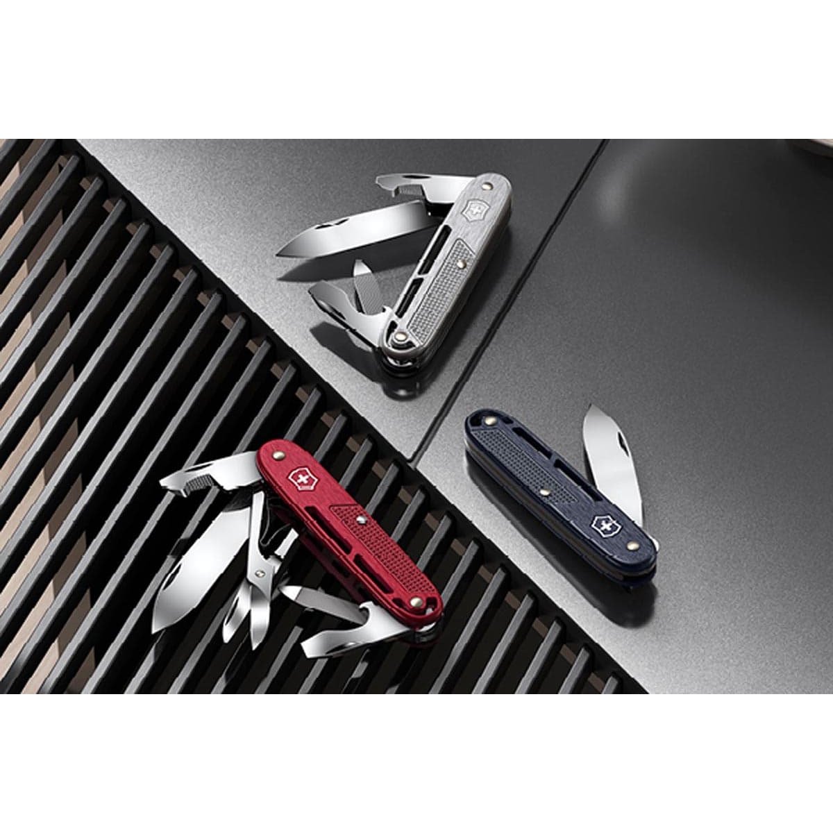 Victorinox Onefold Alox Swiss Army Kinfe 93 mm 2 Functions Aluminium Scales Silver 0.8006.26