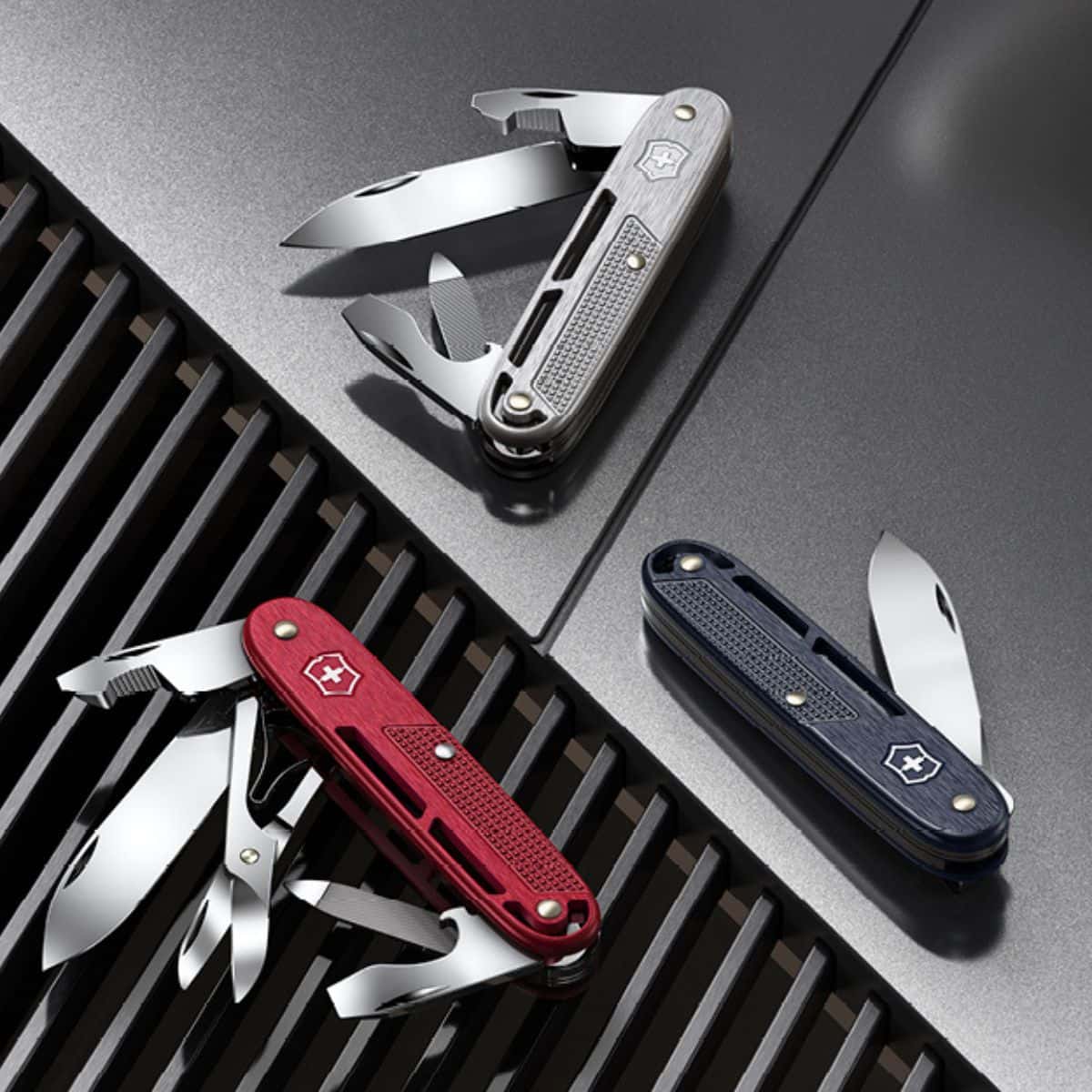 Victorinox Synergy X Alox Swiss Army Kinfe 93 mm 10 Functions Aluminium Scales Silver 0.8226.26