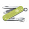 Victorinox Classic SD Alox ελβετικός σουγιάς 58 mm 5 λειτουργίες μεταλλικό σώμα πράσινος lime twist