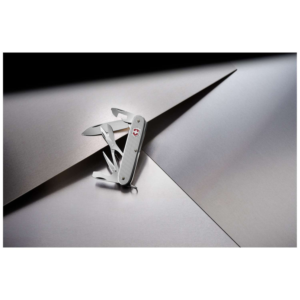Victorinox Pioneer X Alox Swiss Army Knife 93 mm 9 Functions Aluminium Scales Silver 0.8231.26