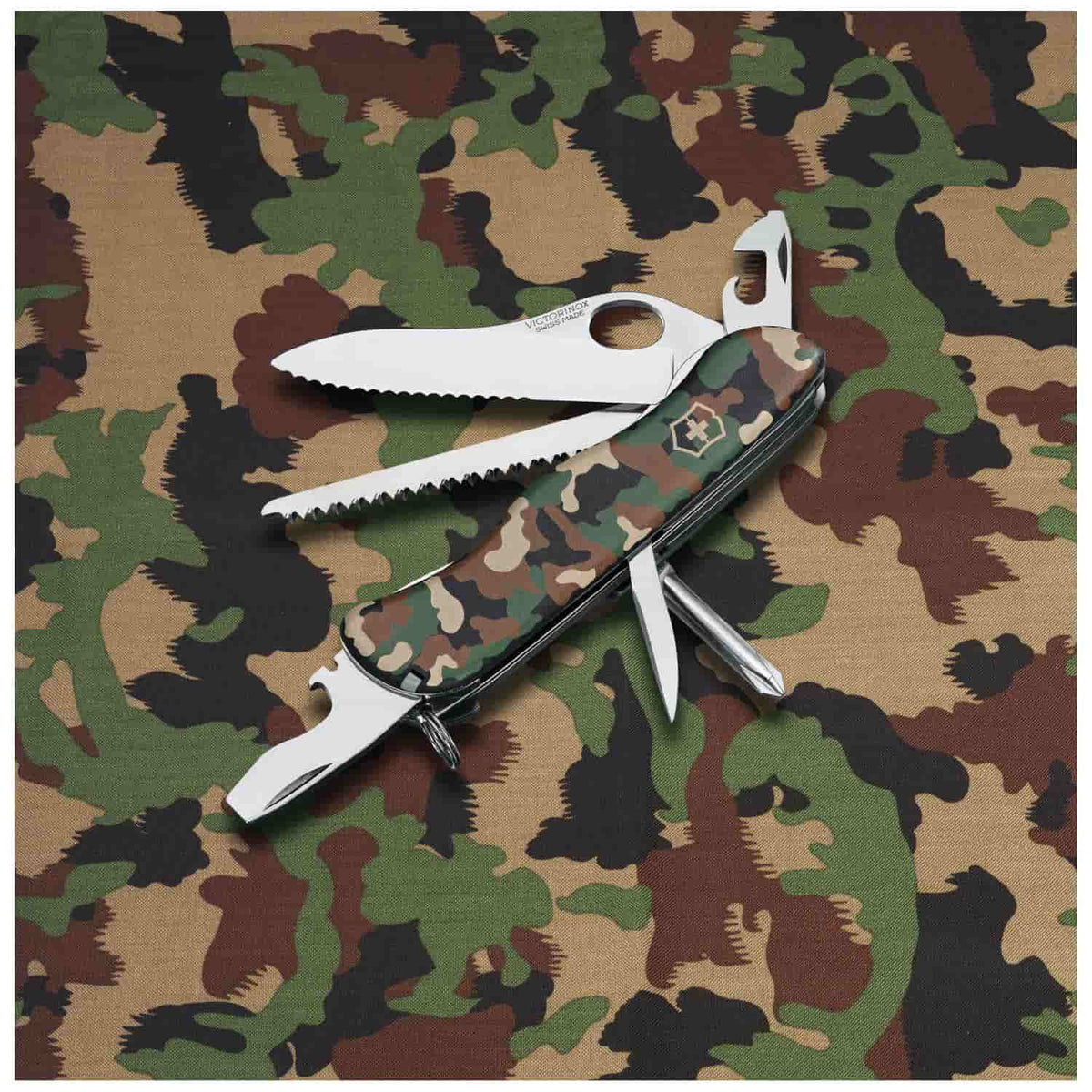 Victorinox Trailmaster MW Swiss Army Knife 111 mm 12 Functions Pattern Camouflage