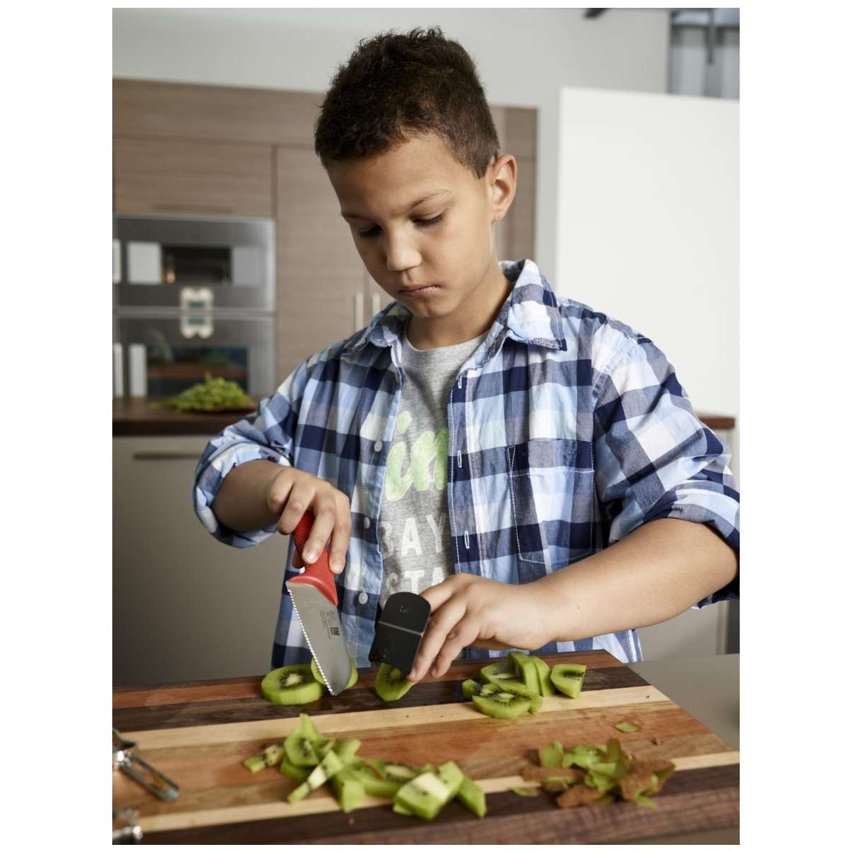 KAI Kids Utility Knife 11 cm And Finger ProtectorTim Malzer TMJ-1000